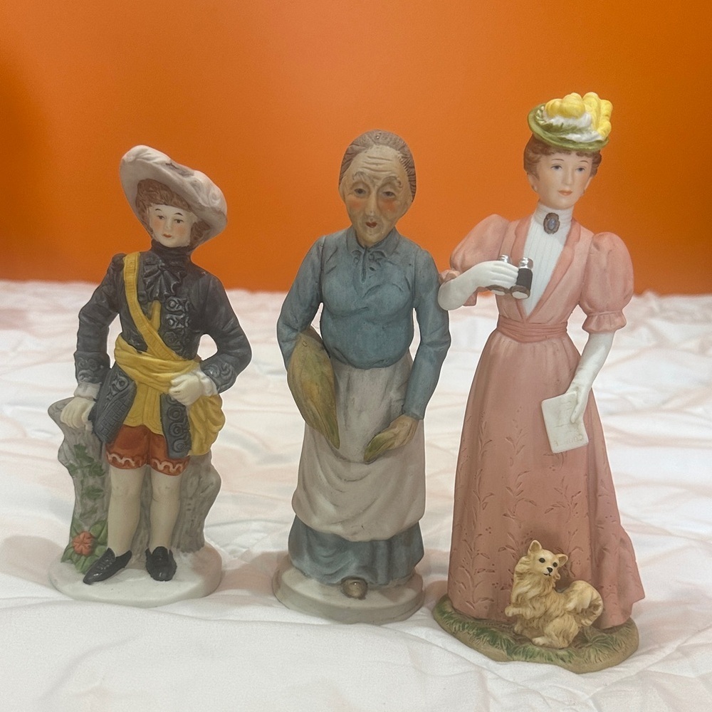 Vintage Porcelain Figurines Set - Picture 2 of 4